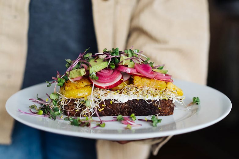 Veganes Smørrebrød – bunt, frisch & skandinavisch