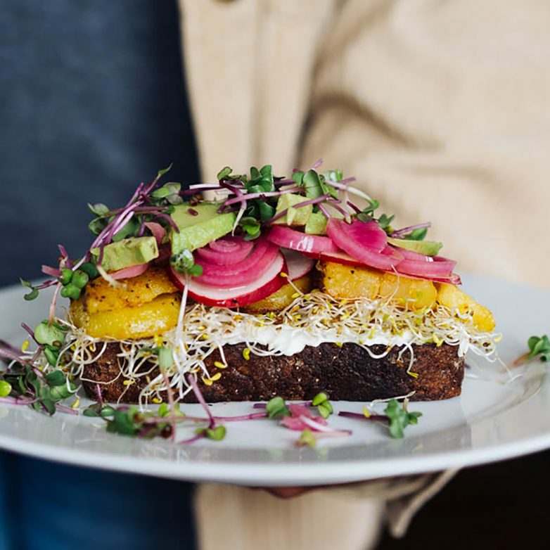Veganes Smørrebrød – bunt, frisch & skandinavisch